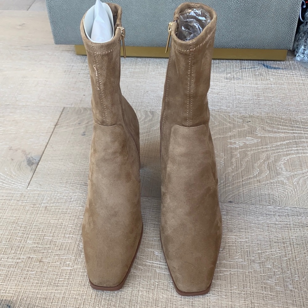 Tan. Never worn. Zara size 38